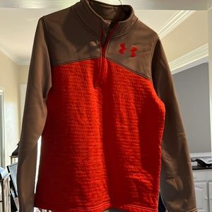 Under Armour youth XL 1/2 zip pullover. Excellent condition.